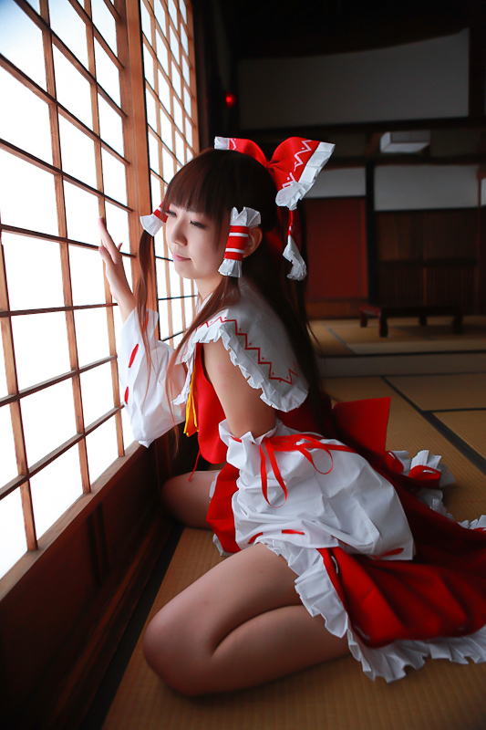 [Cosplay] Reimu Hakurei with dildo and toys - Touhou Project Cosplay